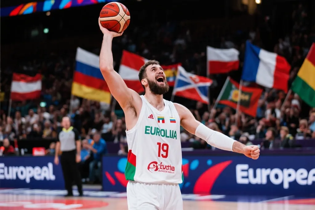 硝烟再起：欧洲篮球巅峰对决，谁能加冕为王？